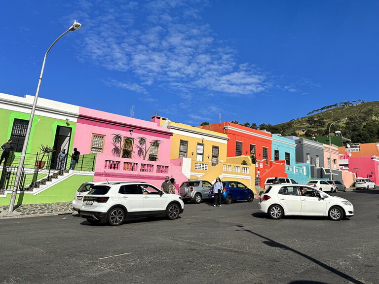 How do tourists get around Cape Town